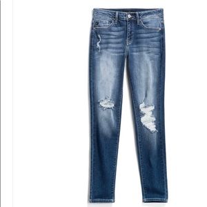 KAN CAN
Kiri Low Rise Skinny Distressed Tall
Length Jean
SIZE: 12